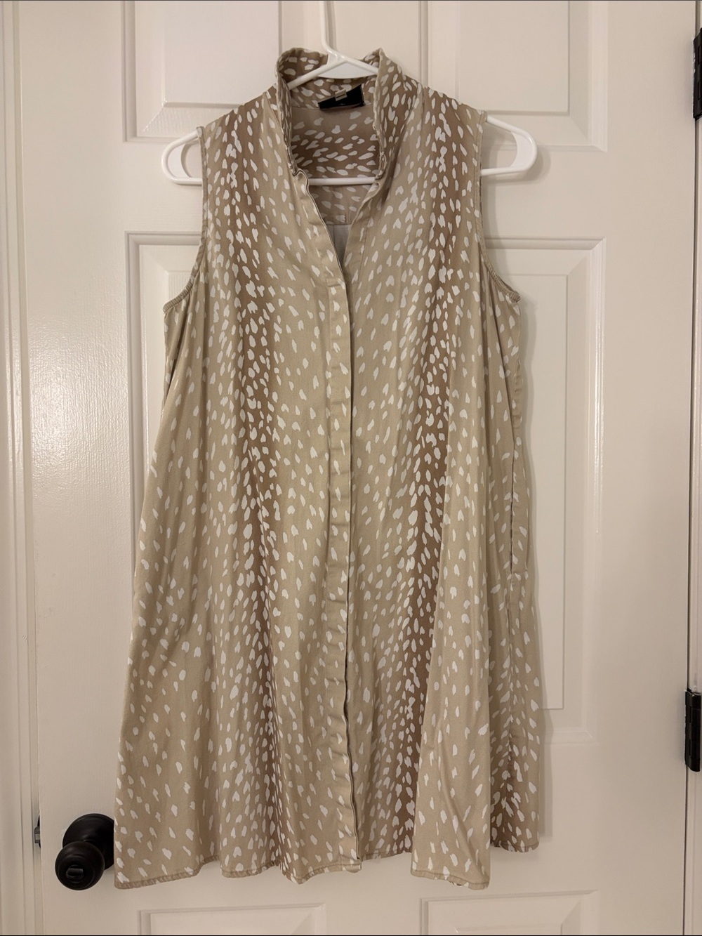 Tuckernuck Sleeveless Beige Printed Button-Front Women's Dress With Pockets